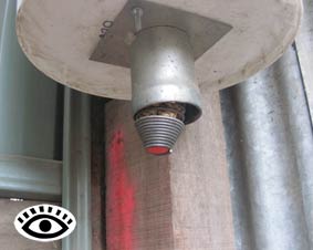 Photo of the spring Nosloc feeder head.