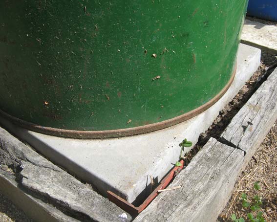 Large photo of a 44 gallon open drum water tank base